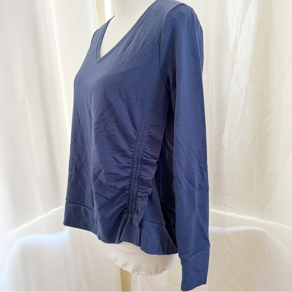 Simply Vera Vera Wang Ruched V-Neck Top - Picture 3 of 11